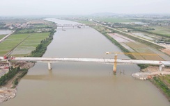 Cận cảnh cầu Cẩm Lý sắp hoàn thành, giúp tách đường bộ với đường sắt tại Bắc Ninh