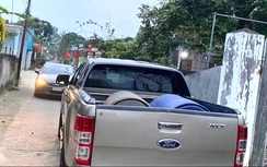 Công an vào cuộc xác minh clip tài xế đỗ xe chắn đường ở Nghệ An