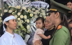 Xót cảnh con thơ chưa đầy tuổi, cha mẹ già yếu của đại úy hy sinh khi truy quét cát tặc