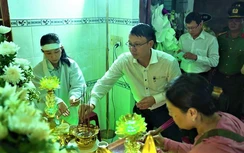 Lãnh đạo tỉnh Khánh Hòa thăm hỏi gia đình đại úy công an hy sinh khi truy quét "cát tặc"