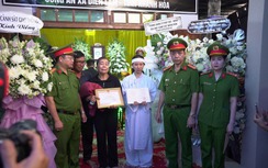 Truy thăng quân hàm, trao hỗ trợ gia đình đại úy công an hy sinh khi truy đuổi cát tặc