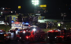 Mỹ điều tra vụ máy bay va chạm với xe cứu hoả tại sân bay LaGuardia