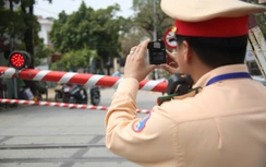 Bị cảnh sát xử phạt vì vượt gác chắn đường sắt, nữ tài xế nói do "tàu chưa đến"