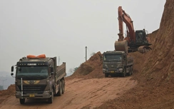 Biến động giá xăng dầu: Nhà thầu xây dựng “gồng mình” giữ tiến độ thi công