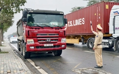 Hà Nội: Hơn 40 chủ xe tải ký cam kết không vi phạm, giữ vệ sinh môi trường