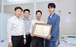 Bộ Giáo dục và Đào tạo khen thưởng sinh viên lao vào đám cháy cứu người