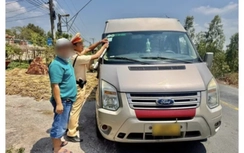 CSGT Tây Ninh phát hành hàng nghìn logo "Đã uống rượu bia là không lái xe” đến người dân