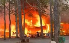 Cháy lớn tại khu kinh tế đêm Măng Đen, nhiều nhà hàng bị thiêu rụi