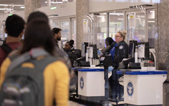 Ông Trump yêu cầu lập tức trả lương cho nhân viên an ninh vận tải