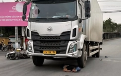 Xe máy va chạm với ô tô tải ở Ninh Bình, người đàn ông tử vong tại chỗ