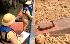 Ninh Bình: Phát hiện tàu chở 700m³ đất san lấp không hóa đơn trên sông Hồng