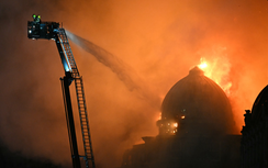 Hỏa hoạn nghiêm trọng gần nhà ga bận rộn nhất Scotland, hoạt động đường sắt gián đoạn