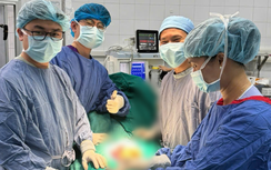 Cấp cứu trong giờ "vàng" cứu người đàn ông 42 tuổi