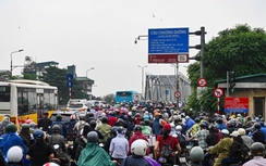 Hà Nội tăng cường điều tiết, khuyến nghị người dân đổi giờ đi lại khi sửa cầu Long Biên