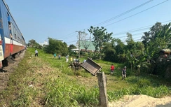 Đắk Lắk: Tàu khách va chạm xe công nông tại lối đi tự mở khiến một người tử vong