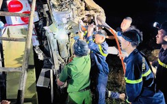 Tuyên Quang: Giải cứu tài xế mắc kẹt trong xe rơi xuống vực sâu