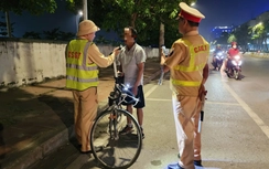 Vi phạm nồng độ cồn, người đi xe đạp xin bỏ qua nhưng vẫn bị xử lý
