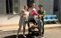 Kịp thời hỗ trợ du khách Nga nhận lại tài sản bỏ quên trên taxi ở Khánh Hòa