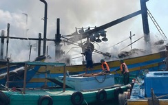 Lâm Đồng: Tàu cá bốc cháy, 21 lao động thoát nạn