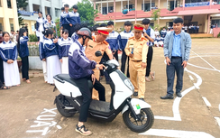 CSGT Lâm Đồng đưa sa hình vào trường học, nâng cao kỹ năng lái xe an toàn cho học sinh