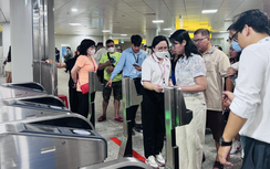 TP.HCM tăng chuyến xe buýt, metro phục vụ người dân dịp lễ 30/4