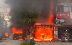 Cháy lớn nhà kho ở Đà Nẵng, nhiều tài sản bị thiêu rụi