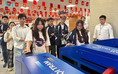 Xu hướng du lịch nội đô bằng tàu điện, xe buýt