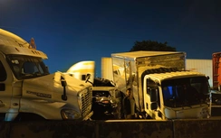 Bản tin TNGT 23/4: Cầu Phú Mỹ ùn tắc 3km sau va chạm liên hoàn, nhiều xe hư hỏng