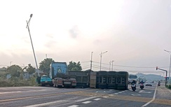 Đắk Lắk: Xe đầu kéo va chạm taxi khiến một hành khách tử vong, tài xế bị thương