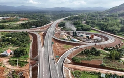 Trưa 29/4 thông xe cao tốc qua miền Trung, các phương tiện di chuyển thế nào?
