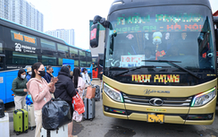 Hành khách dồn dập đặt vé, nhiều tuyến đường dài “cạn chỗ” dịp lễ 30/4