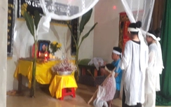 Vợ tử nạn, mẹ nguy kịch, người chồng gồng gánh 3 con nhỏ