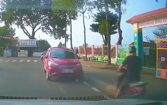 Đồng Nai: Bị phản ánh qua VNeTraffic, tài xế dừng xe trước cổng trường bị xử phạt