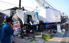 Bản tin TNGT 3/4: Xe tải tông loạt xe máy, đâm vào nhà dân ở Cà Mau, tài xế bất tỉnh