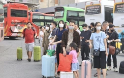 Sáng 30/4: Bến xe Hà Nội đông nghịt, người dân hối hả về quê nghỉ lễ