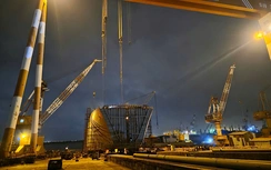 Công trường đóng tàu về đêm: Sao sa nơi bàn tay người thợ