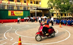 Gần 2.000 học sinh ở Nghệ An được hướng dẫn kỹ năng lái xe an toàn