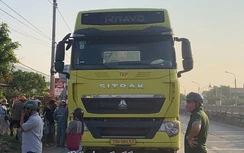 Bản tin TNGT 7/4: Người phụ nữ tử vong sau va chạm với xe đầu kéo tại Khánh Hòa