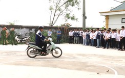 Hướng dẫn kỹ năng tham gia giao thông an toàn cho hơn 1.300 học sinh, giáo viên Ninh Bình