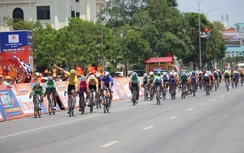 Cuộc đua xe đạp “Non sông liền một dải” cán đích chặng 7 tại Đồng Hới