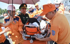 13 giờ chạy đua trên biển cứu thuyền viên Philippines giữa hải trình quốc tế