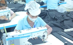 Một doanh nghiệp ở Quảng Ngãi hỗ trợ xăng xe tháng cho 1.300 công nhân