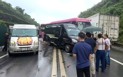 Va chạm liên hoàn trên cao tốc Nội Bài - Lào Cai, ùn tắc hai chiều