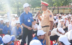 Tuyên truyền pháp luật giao thông, hướng dẫn kỹ năng lái xe an toàn cho học sinh Quảng Trị