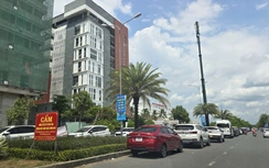 Biển cấm dày đặc, ô tô vẫn đỗ sai quy định: Cần Thơ tăng cường xử lý