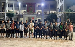 Vây bắt sòng bạc trong rừng ở Nghệ An, tạm giữ 16 đối tượng
