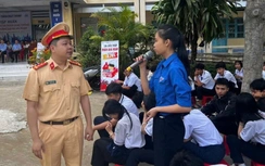 Gần 500 học sinh Trường THPT Lê Duẩn được tuyên truyền pháp luật giao thông