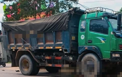 Hà Tĩnh: Va chạm mạnh với xe tải chở đất, 2 mẹ con tử vong thương tâm