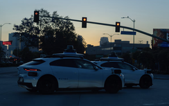 Waymo triệu hồi 3.800 xe taxi tự lái do nguy cơ đi vào khu vực ngập lụt