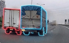 Hai xe tải lạng lách, “đấu võ” trên cao tốc Pháp Vân - Cầu Giẽ